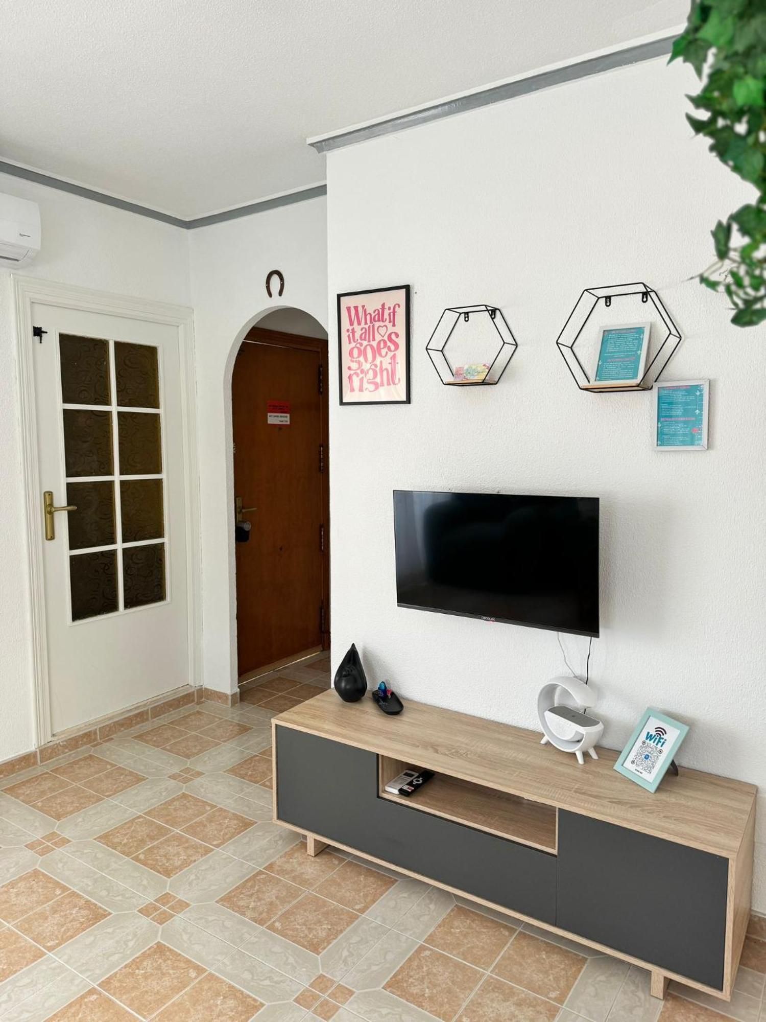 Carmina Apartment, Disfruta Del Sol Y Del Relax! ตอร์เรเวียคา ภายนอก รูปภาพ