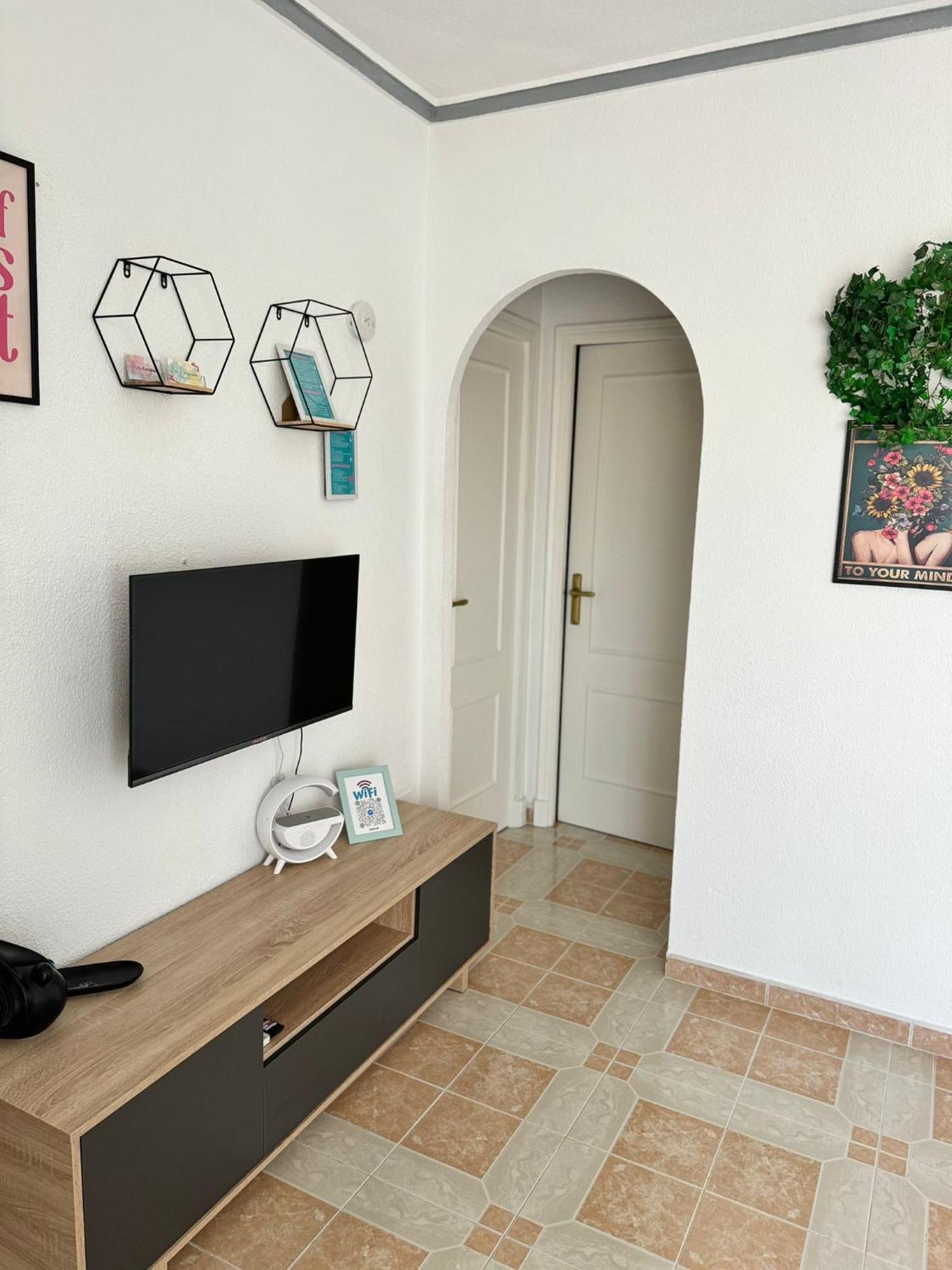 Carmina Apartment, Disfruta Del Sol Y Del Relax! ตอร์เรเวียคา ภายนอก รูปภาพ